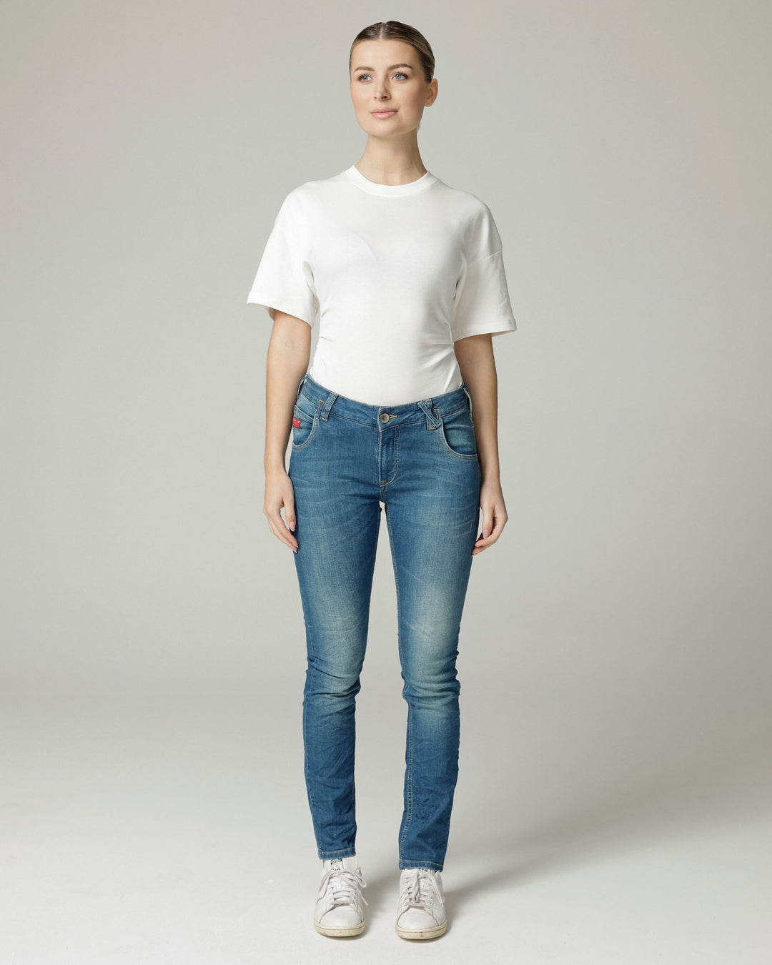 The Nelly, Licht Middenblauwe Vintage Slim Jeans