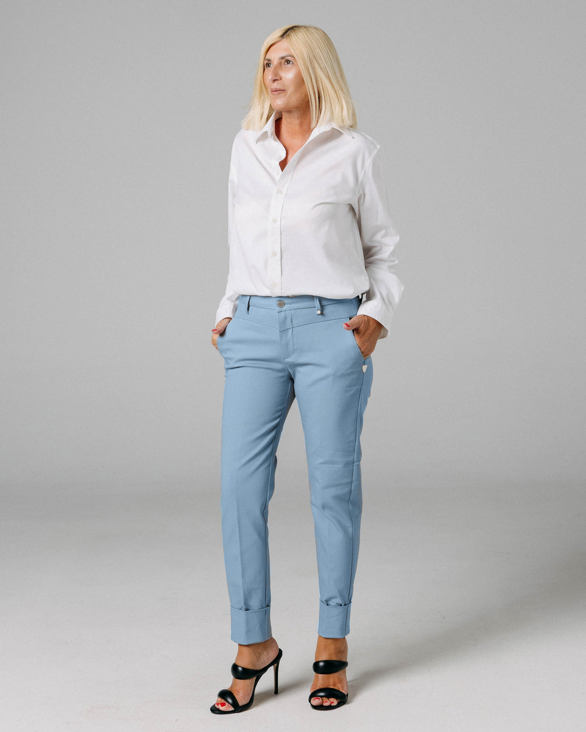 Taube Ankle Chino Trousers | The Lola Hoofdafbeelding