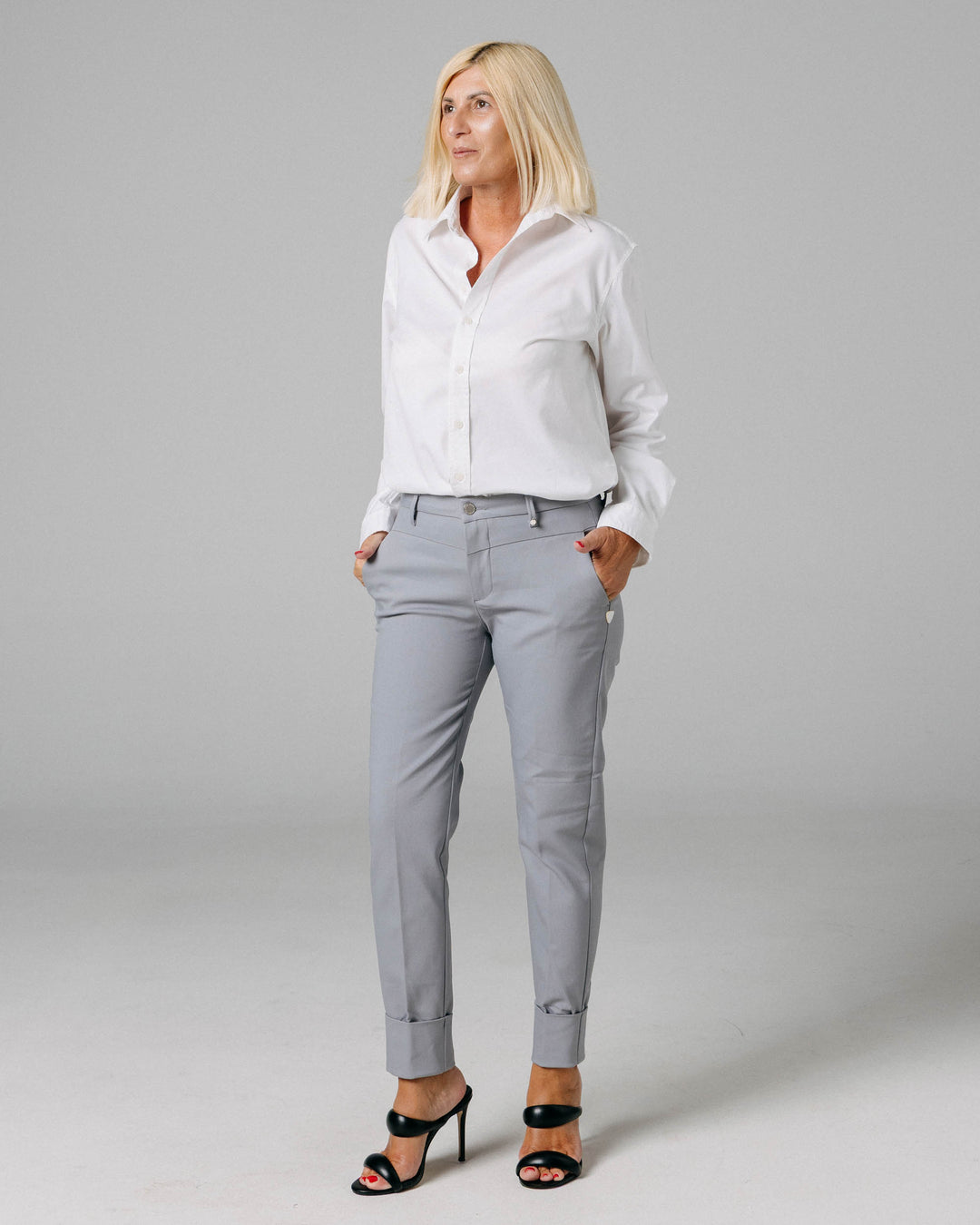 The Lola, Donkergrijze Enkellange Chino Broek