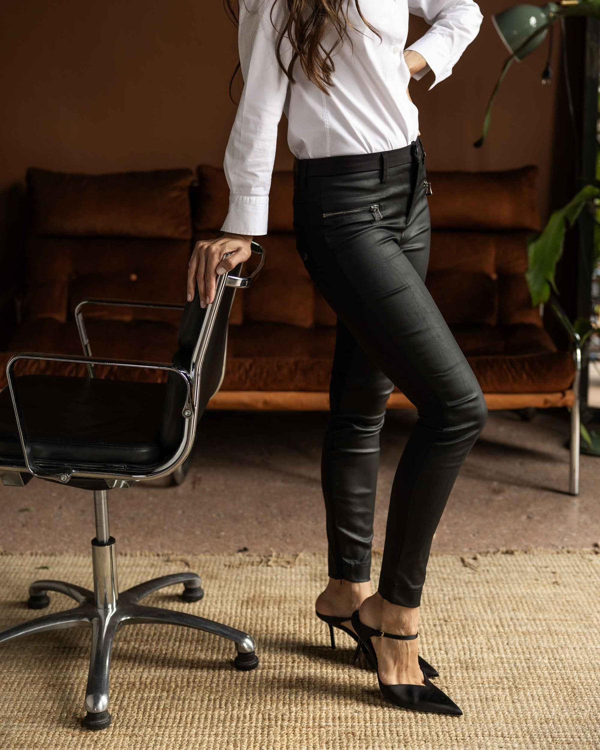 Front Coated Black Skinny Trousers | The Elisa Hoofdafbeelding