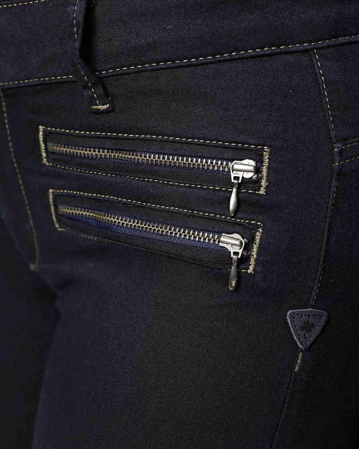 Prewashed Black Skinny Jeans, The Sandy, close-up detail