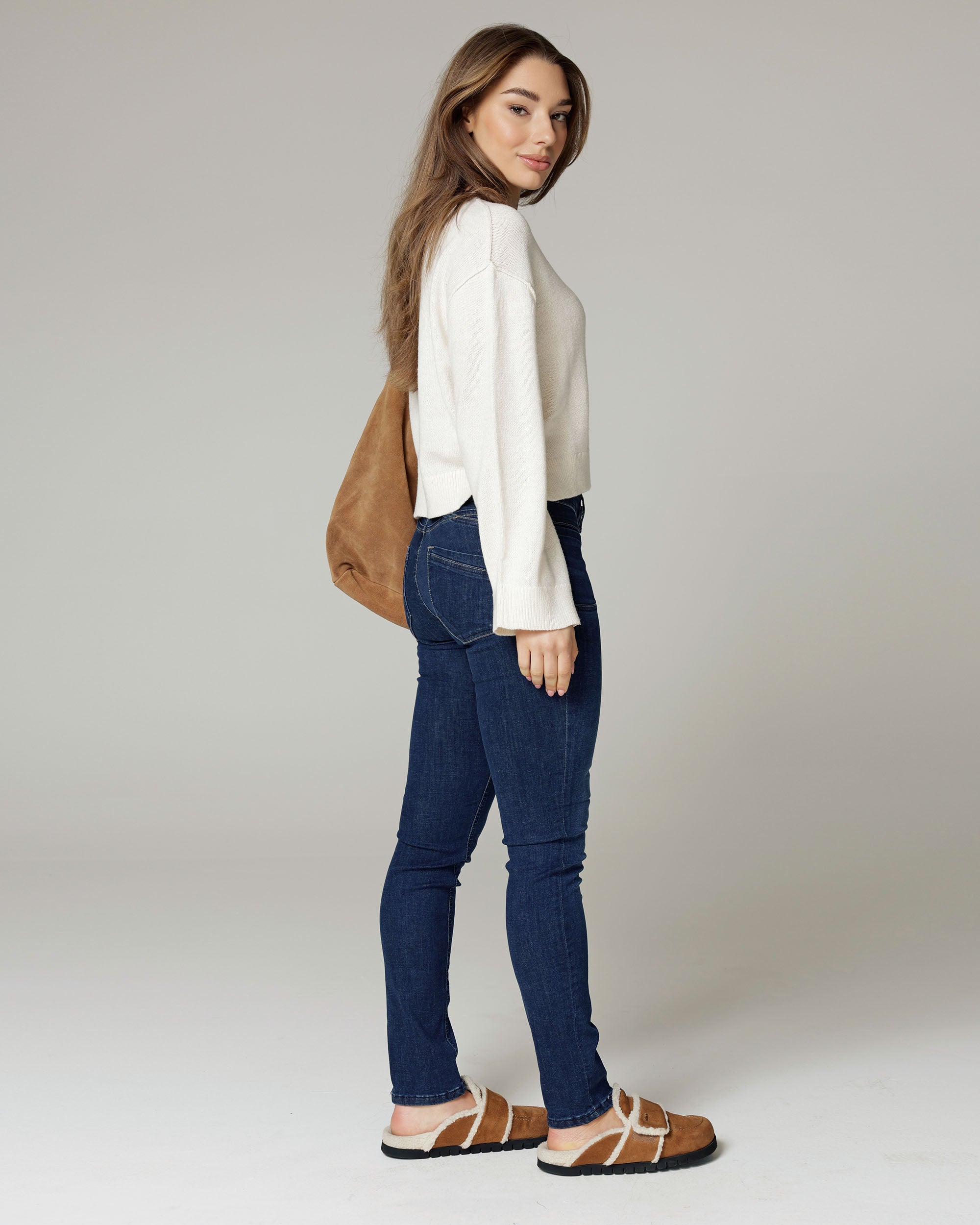 Dark Effect-Wash Jeans | The Verona Secondary image