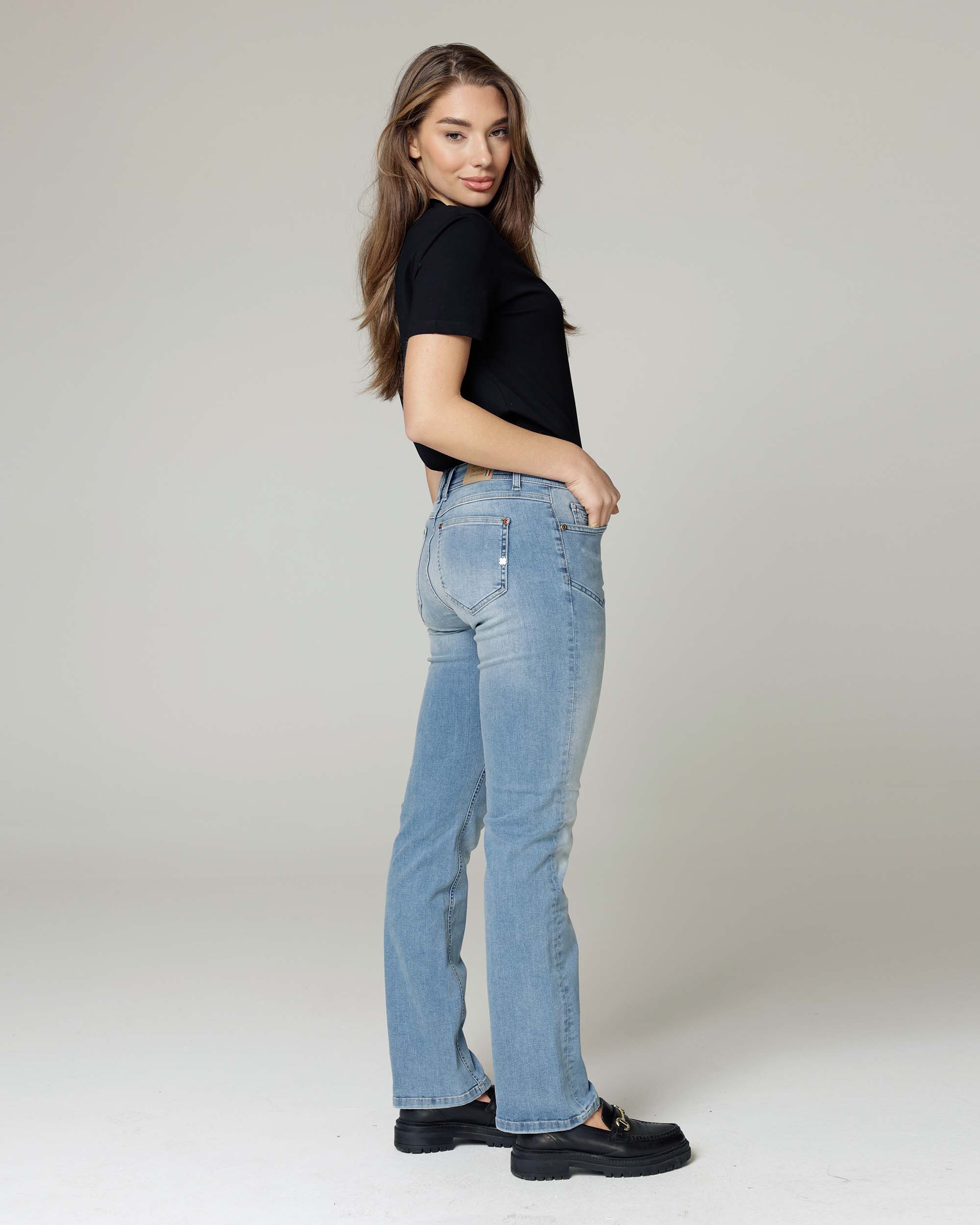 Super Vintage Looking Straight Jeans | The Messina Secondary image