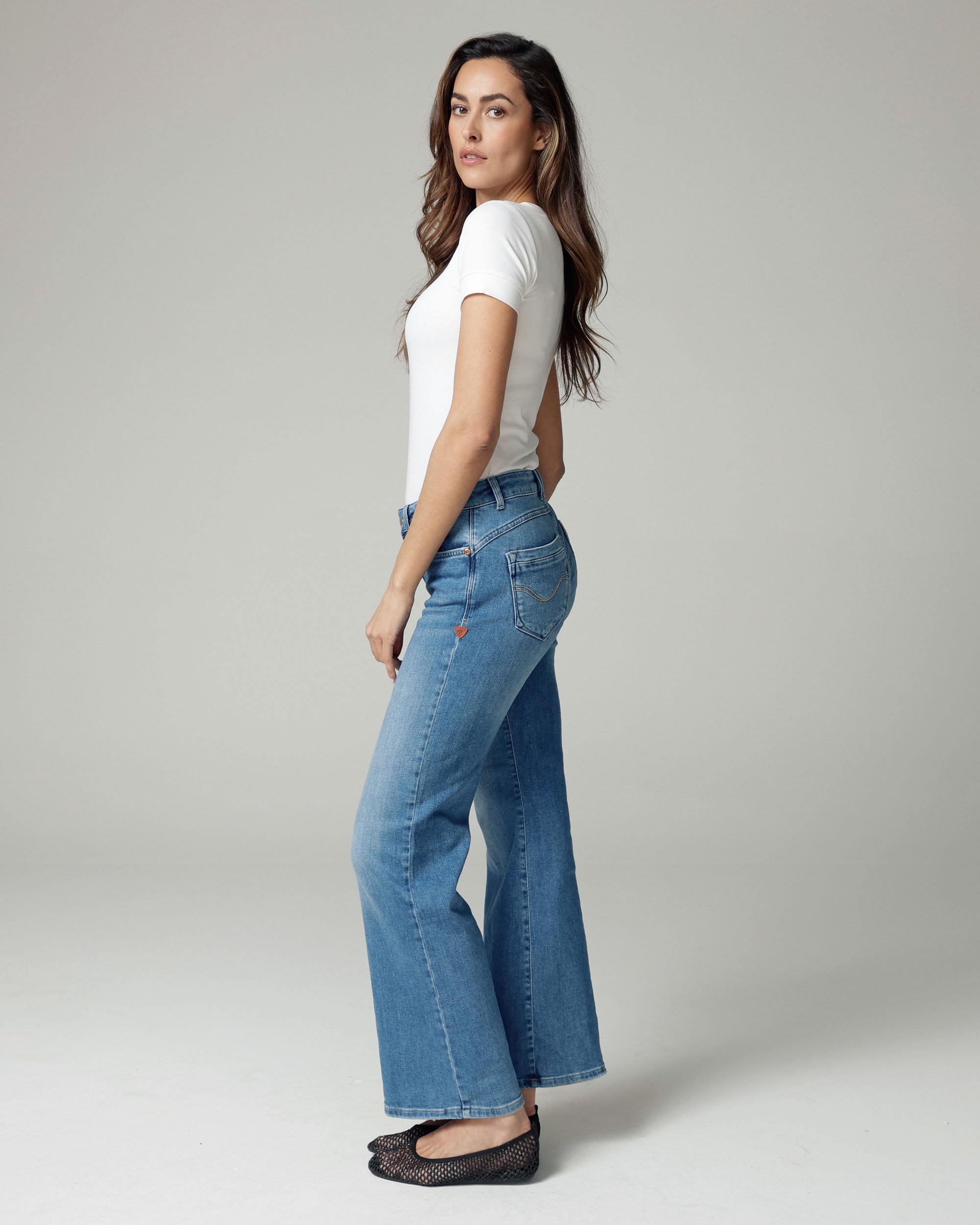 Light Vintage Blue Wide-Leg Mid-Rise Jeans | The Isa Secondary image