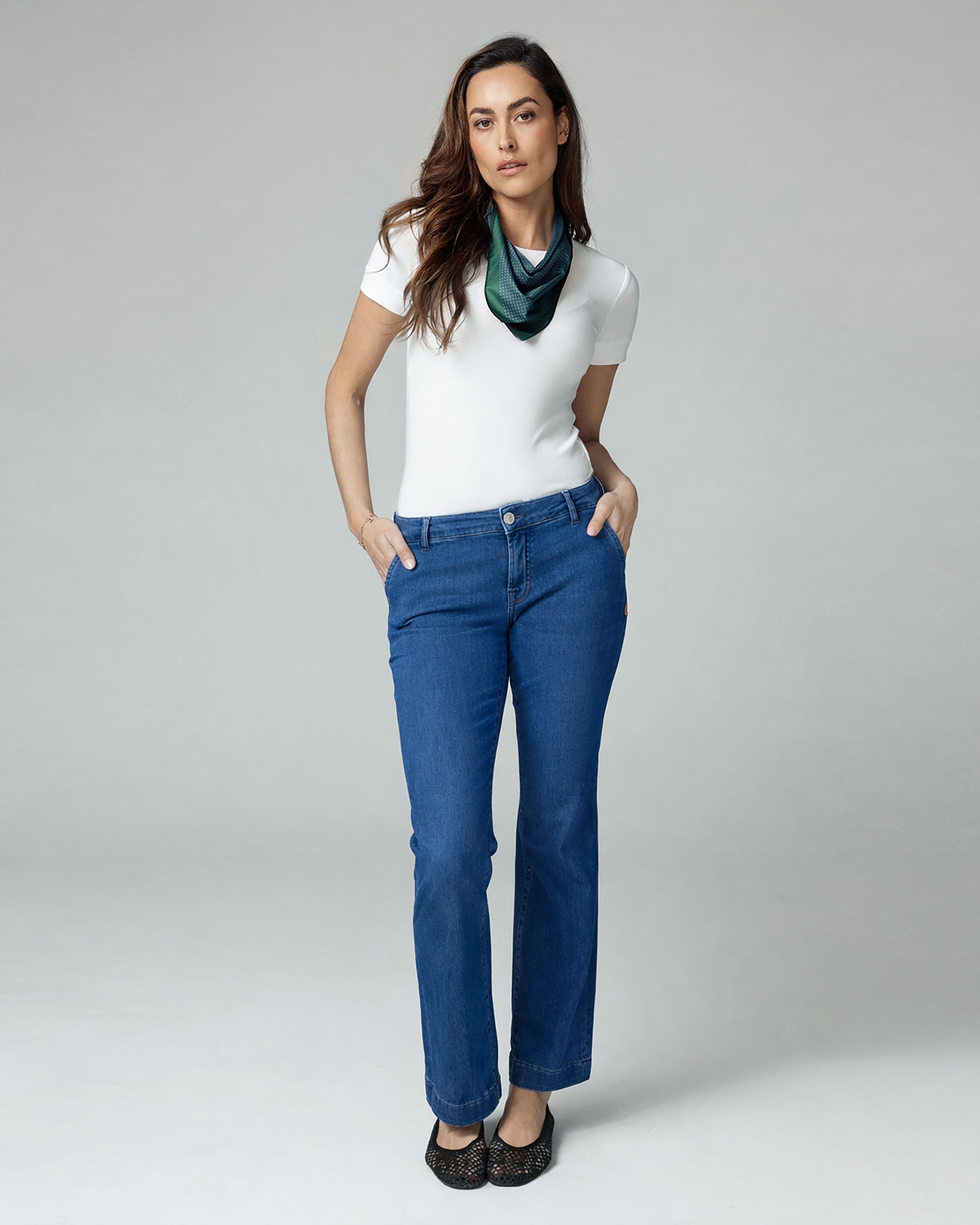 Middenblauwe Flare Mid-Rise Jeans | The Luna Hoofdafbeelding