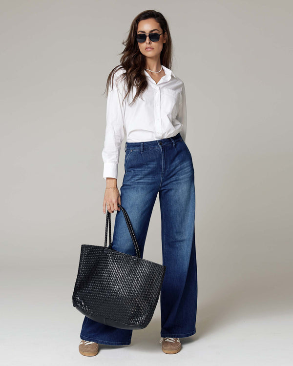Voorbeeld: Dark Blue Wide-Leg Jeans, The Diba, styled full-length look