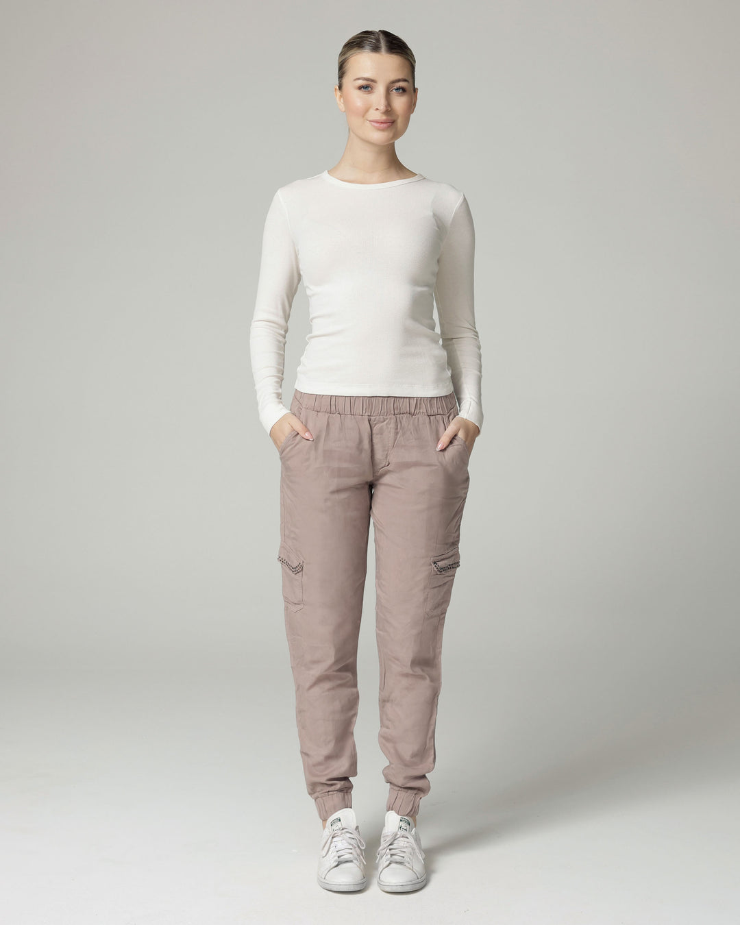 The Gigi, Licht Rozenhoutkleurige Relaxed Cargo Broek