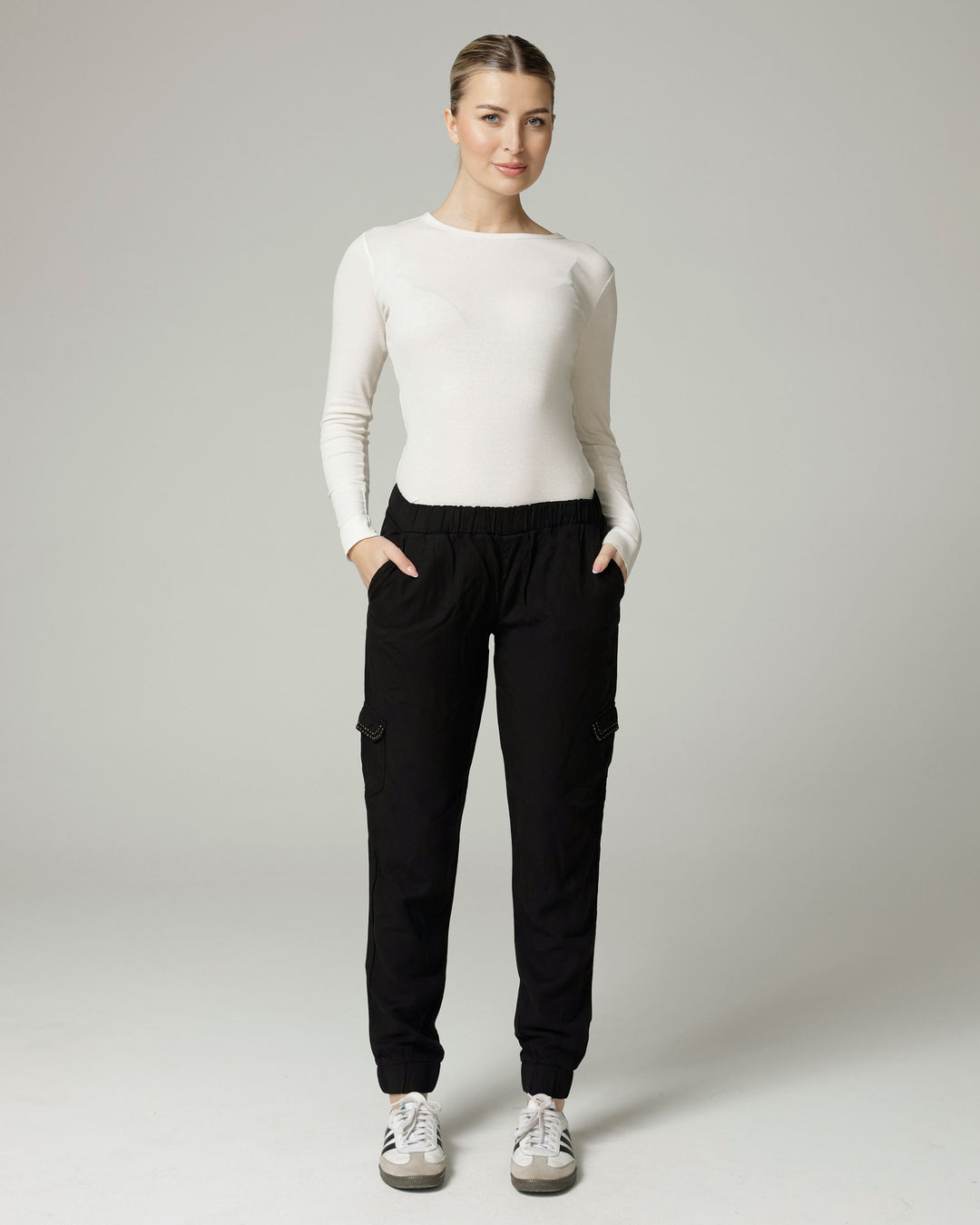 The Gigi, Zwarte Relaxed Cargo Broek